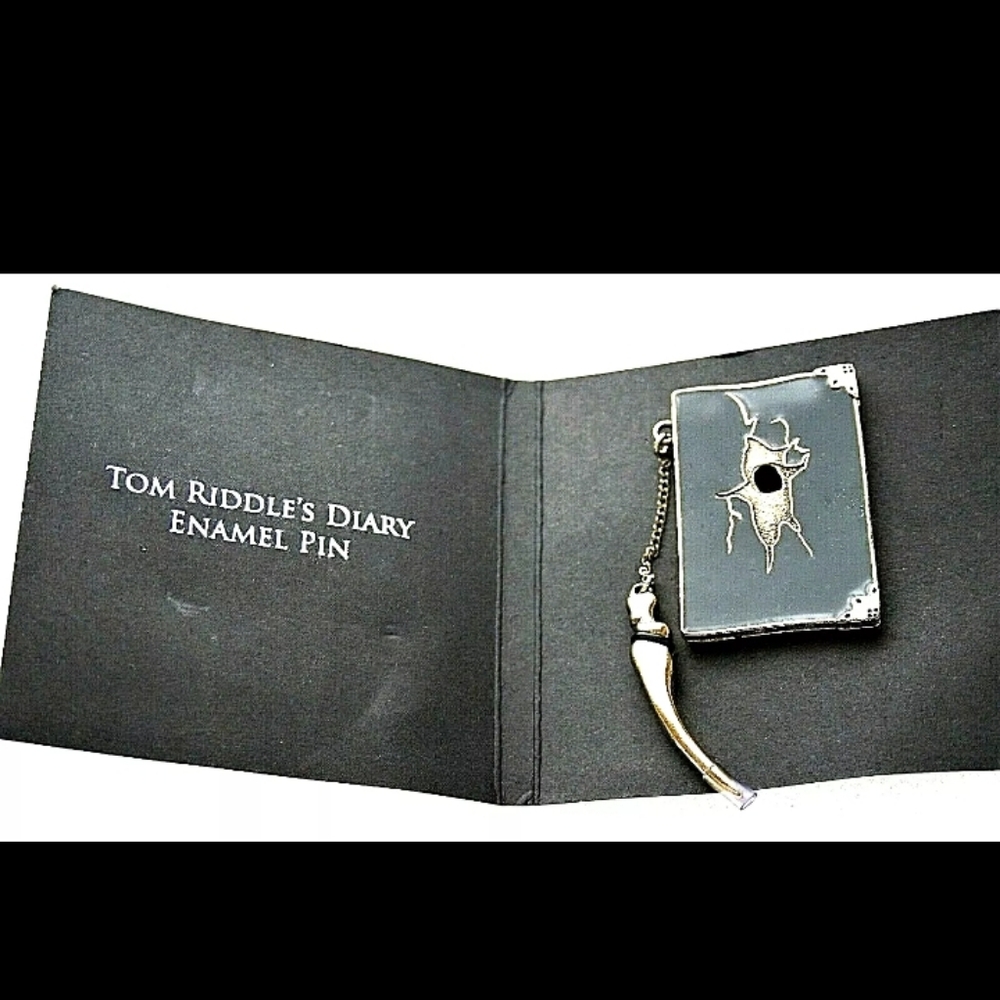 Harry Potter Tom Riddle's Diary 2 Piece Lapel Pin New NOS 2017 MOC Movie